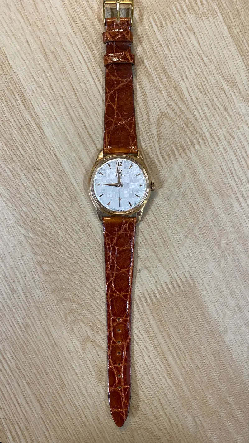 Reloj Omega vintage de la referencia OT 2619, con correa de cocodrilo